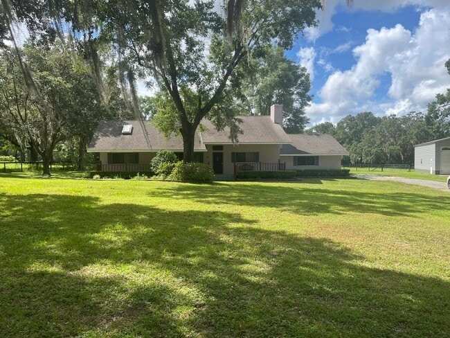 Building Photo - 3 Bedroom, 2 Bathrooms, with pool on 3 Acres Rental