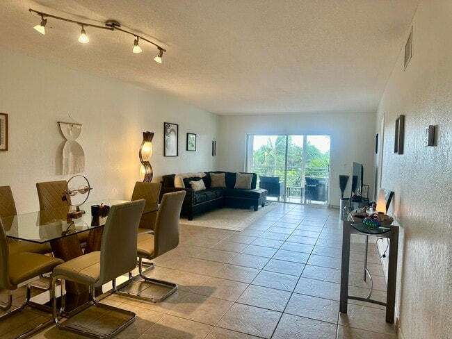 Photo - 3010 NE 16th Ave Unidad 405