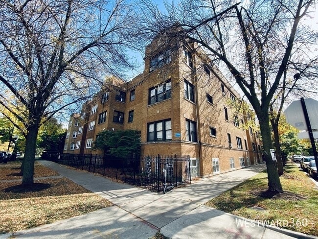 Building Photo - 2549 N Avers Ave Unit 1D