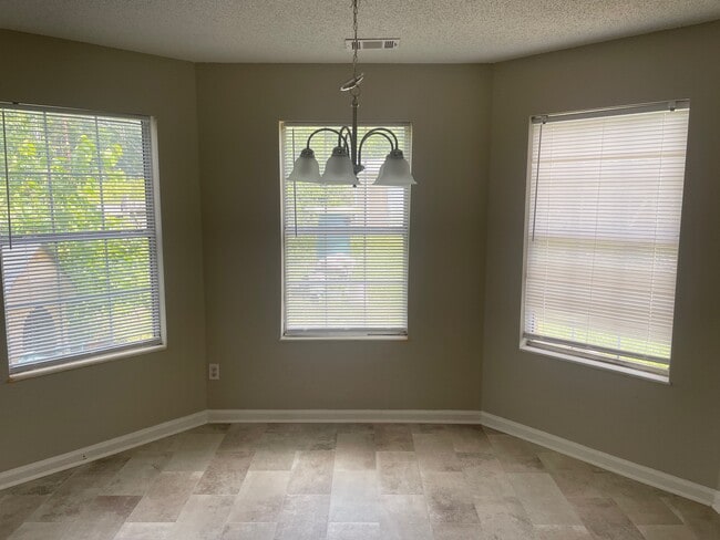 Photo - 6350 Klondike River Rd