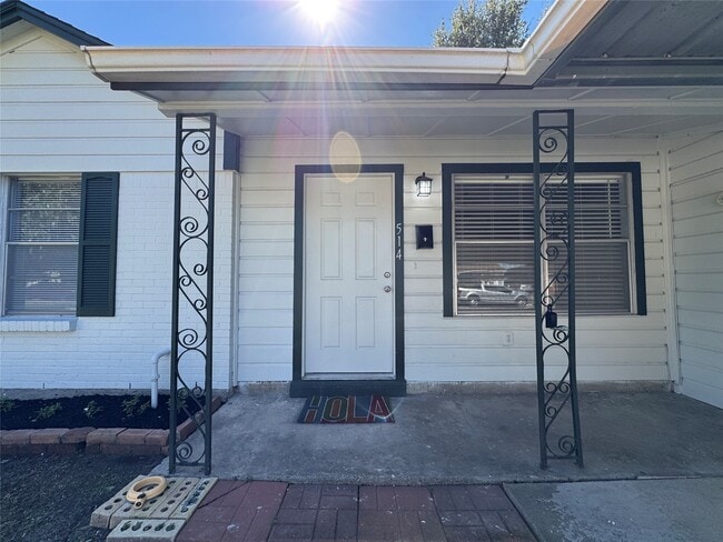 Photo - 514 Bertloma St