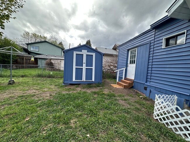 Photo - 1670 Portland St