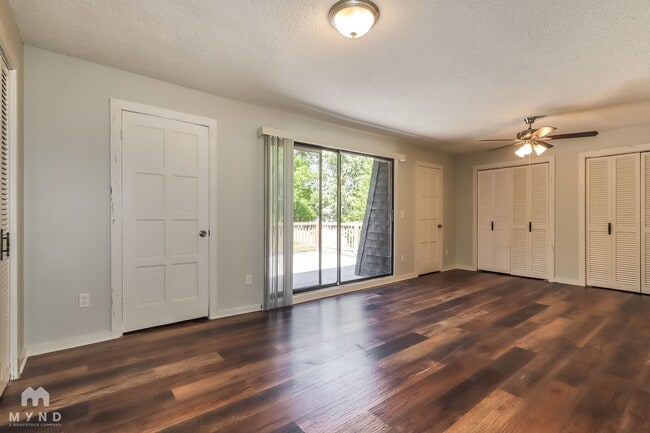 Photo - 6822 Oakdale Dr