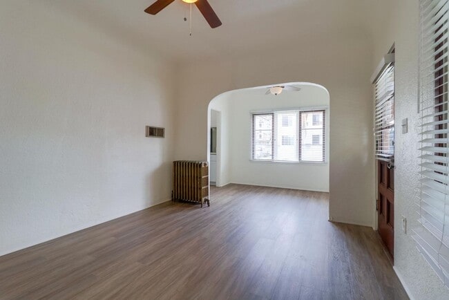 Photo - Charming Top Floor 1-Bedroom Apartment in Bankers Hill! Unidad 2360