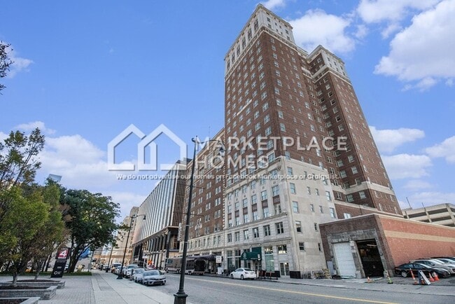 Building Photo - 525 W Lafayette Blvd Unit 13E