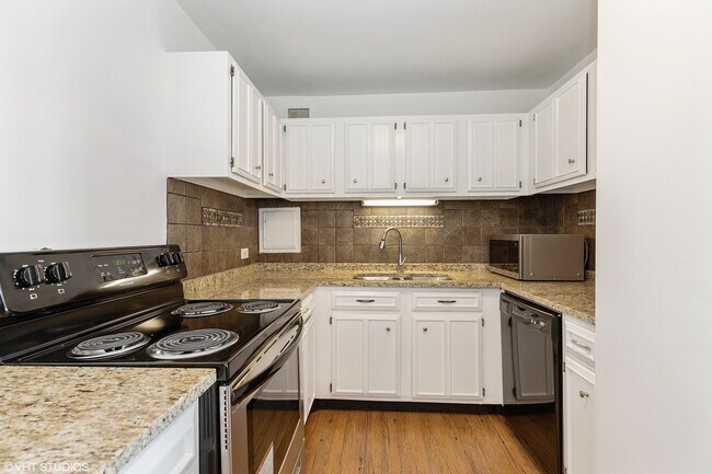 Photo - 4343 N Clarendon Ave Unit 602