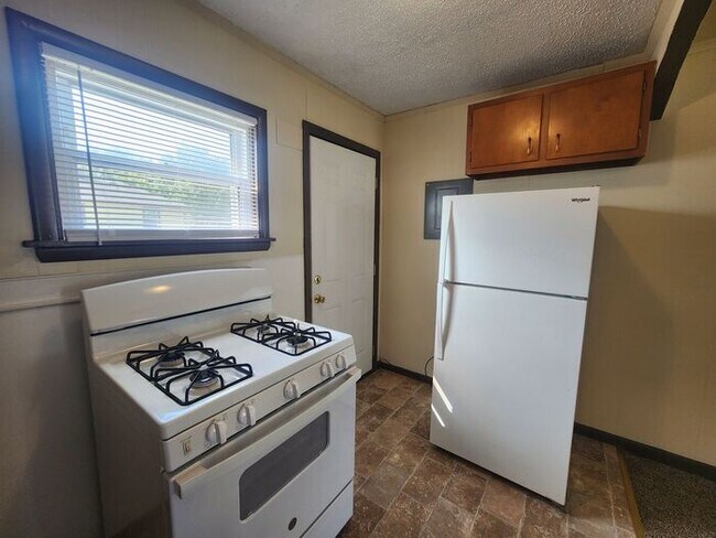 2 Bedroom 1 Bathroom Apartment