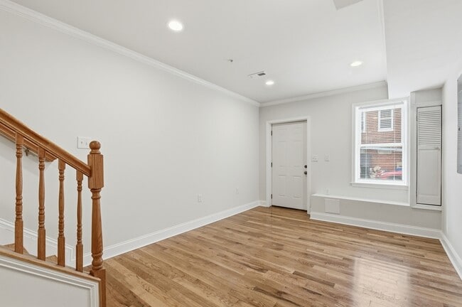 Photo - 2210 Cambridge St