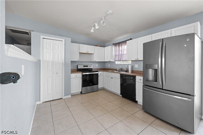Photo - 2028 NE 17th Pl
