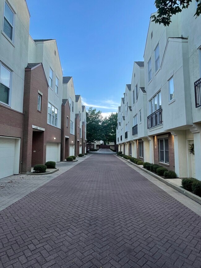 Photo - 3250 Cambrick St