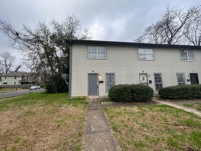 Photo - 1100 Cotton Ave SW House