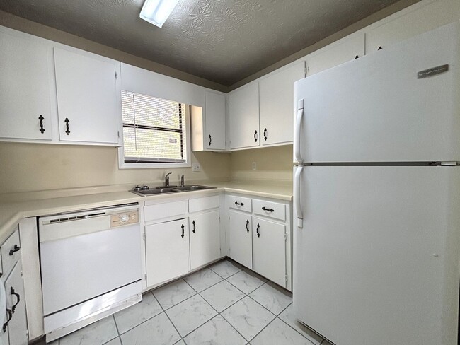 Photo - EAST PACES DR - 250/252 Unit 250