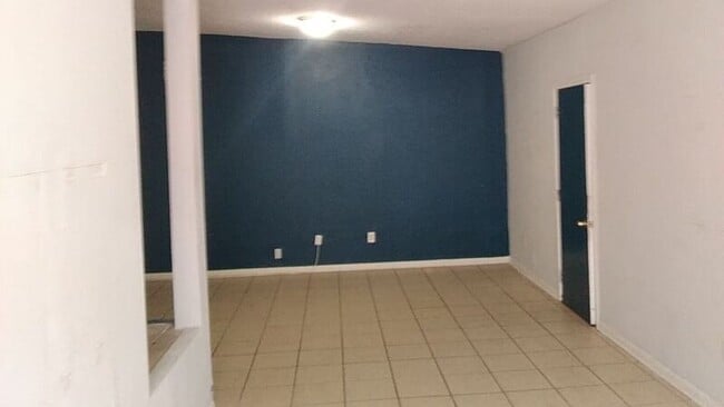 Photo - 1728 Grunthal St Unit 2