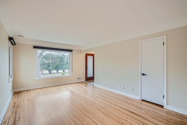 Photo - 5633 Saint Croix Ave N