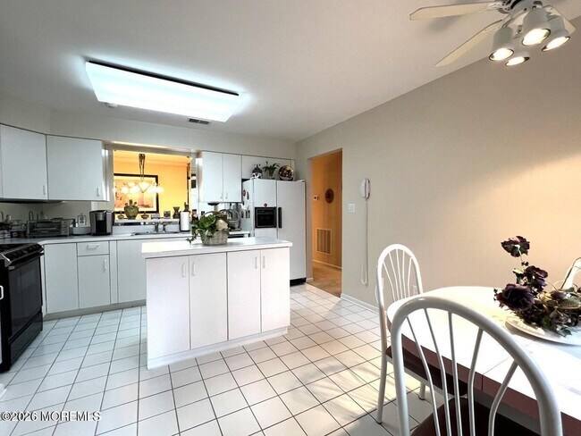 Photo - 92 Winthrop Rd