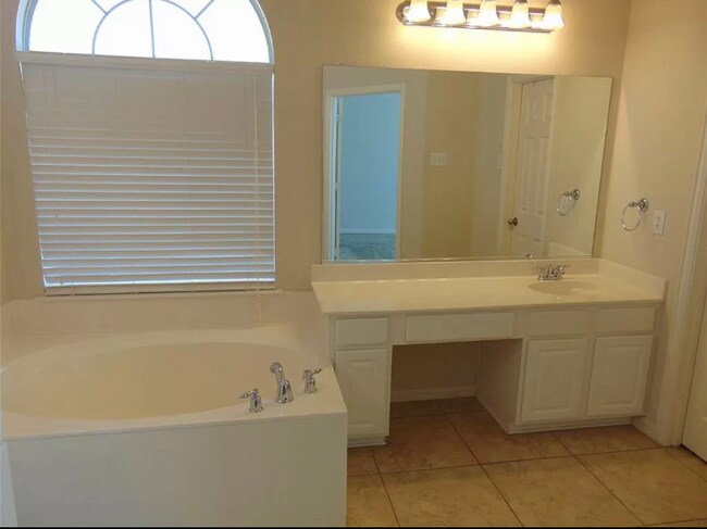 Photo - 1120 Mission Ln