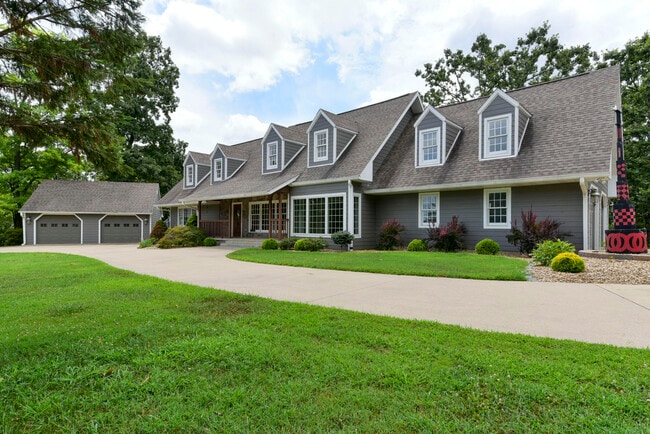 Photo - 2006 W Broadway St