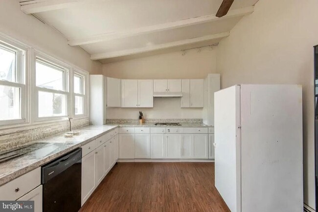 Photo - 235 Hermitage St