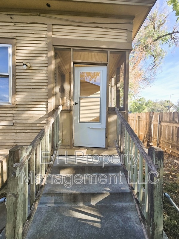 Building Photo - 1007 W Maple St Unit 2