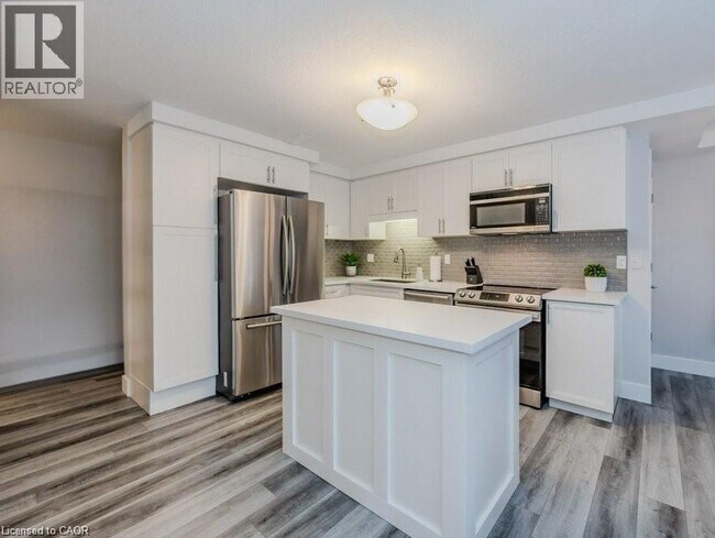 Photo - 237 Rachel Crescent