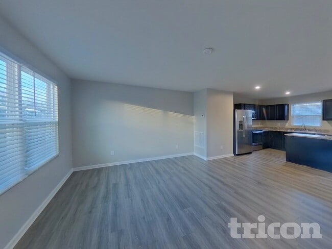 Photo - 467 Hobson Wy