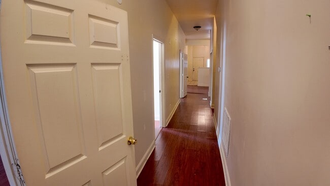 Photo - 309 W 41st St