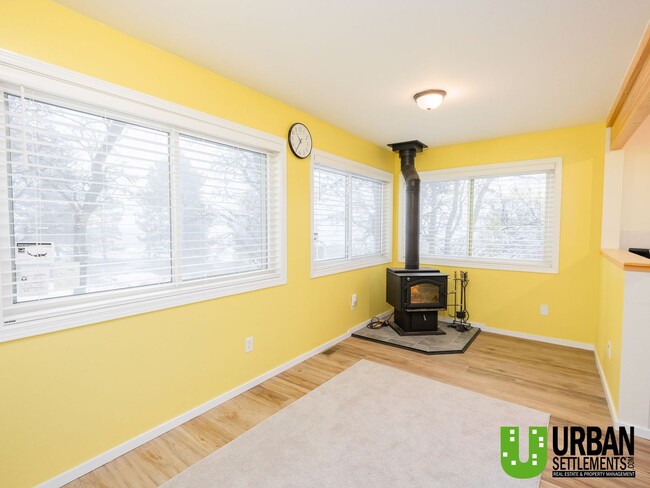 Photo - You will love this farmhouse on acreage