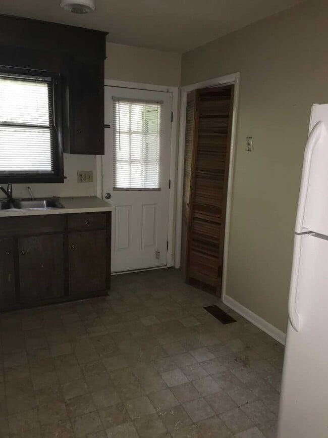 Photo - Charming 2 bed 2 bath duplex located in Newton