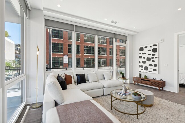 Photo - 812 W Adams St