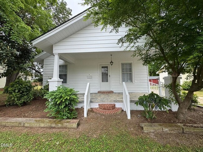 307 E F St