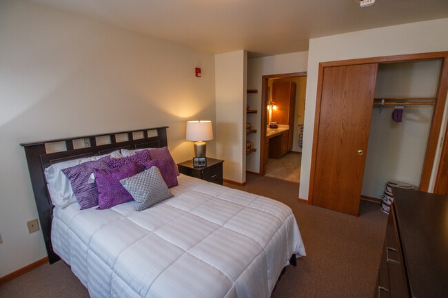 Riverview Terrace Bedroom 1 bedroom 1 bathroom