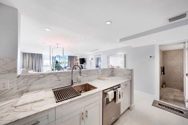 Photo - 5838 Collins Ave