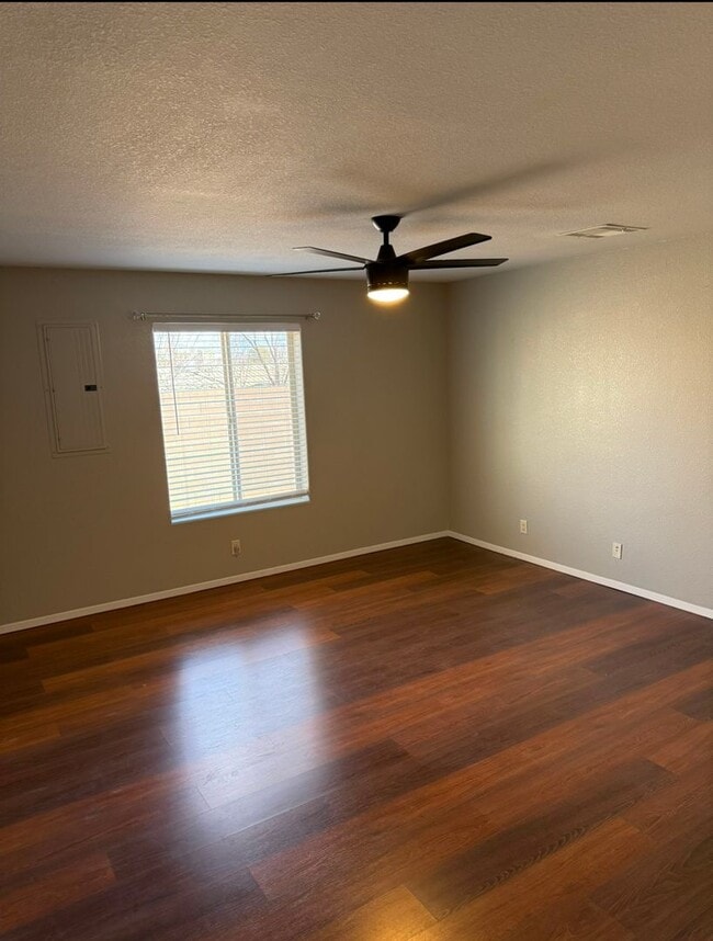 512 Los Pinos Cir