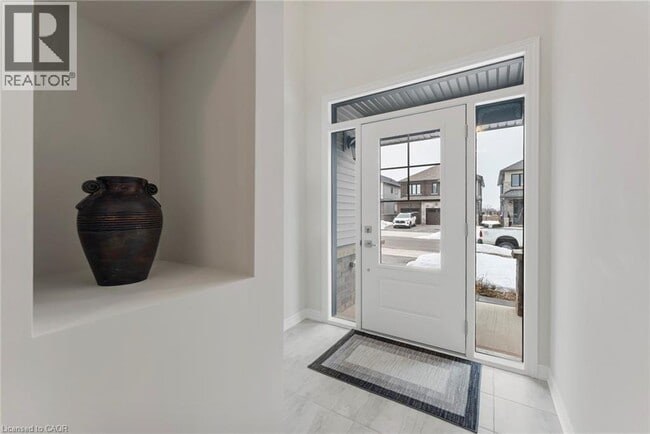 Photo - 107 Starfire Cres