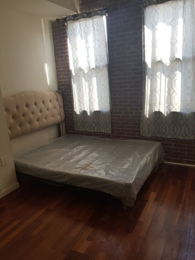 Building Photo - 1435 W Tioga St Unit 1 Rental