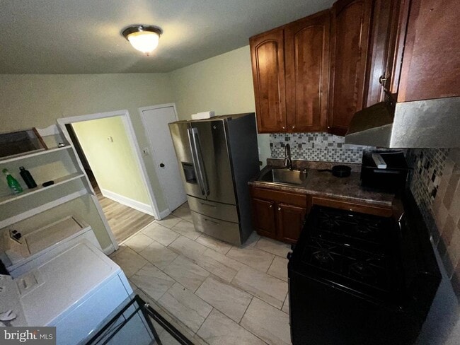 Photo - 2445 N Bancroft St