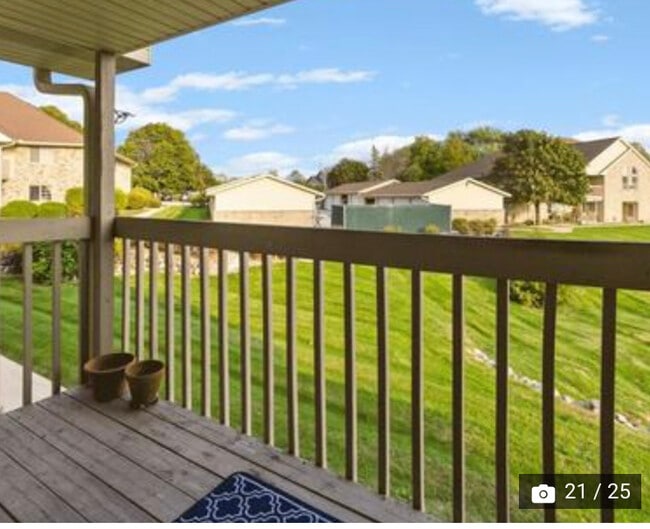 Balcony overlooking courtyard - 4887 Easy St Unit 11