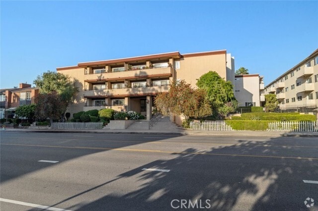 Building Photo - 5412 Lindley Ave Unit 308 Rental