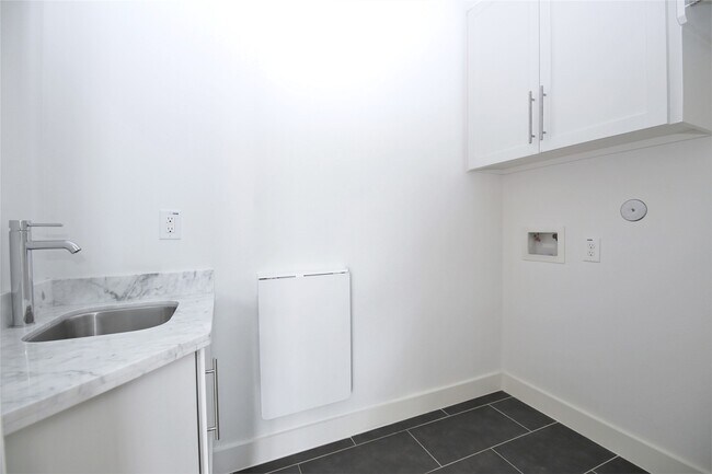 Photo - 5711 Kansas St