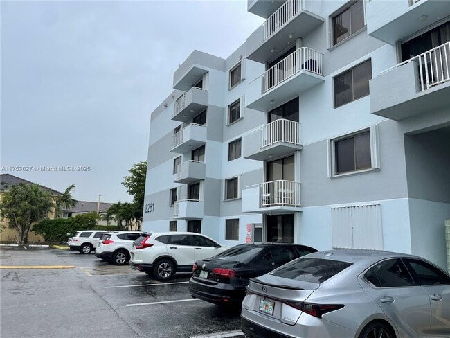 Photo - 8261 NW 8th St Unidad 438 Rental