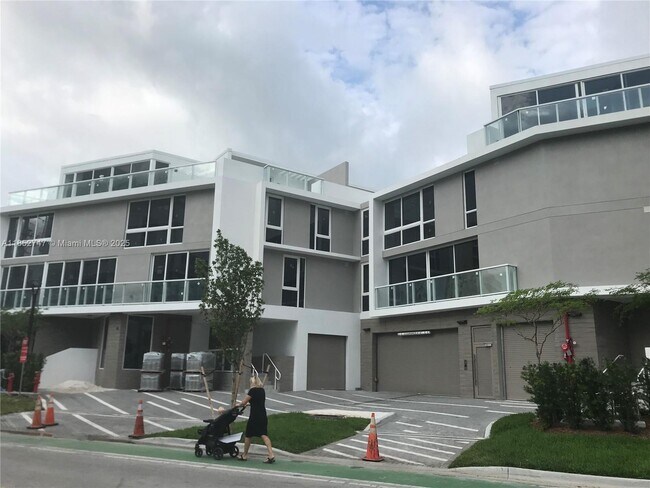 Photo - 1000 99th St