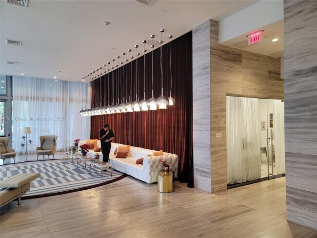 Photo - 2000 Metropica Wy Unit 2411