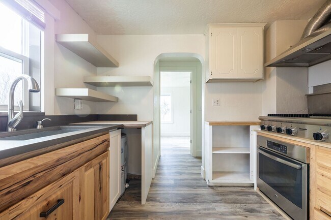 Photo - COUNTRY LIVING - 3 Bed 1 Bath with a 1 sta...