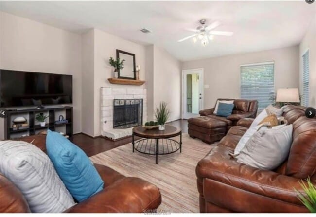 Photo - 912 Whitewing Ln