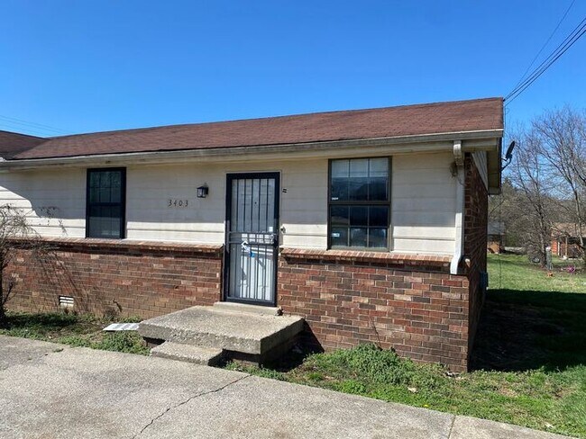 Renovated 2 Bedroom Duplex off Brick Churc...