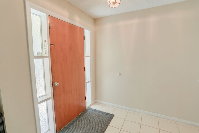 Photo - 3086 Bluebrook Dr