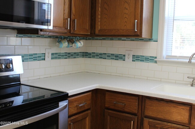 Photo - 933 Perrin Dr