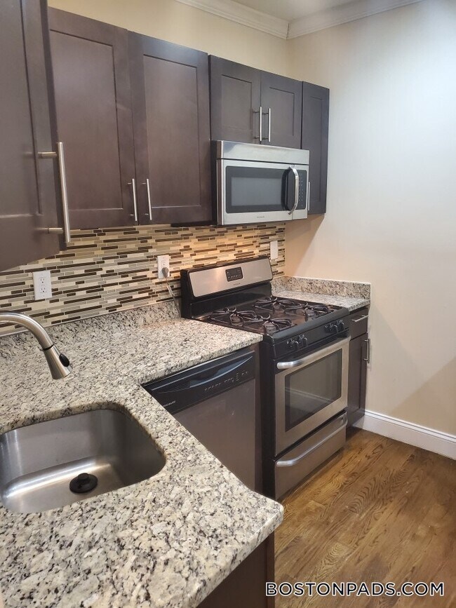 Photo - 2975 Washington St Unidad 3