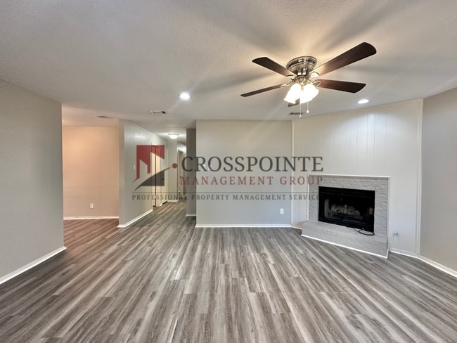 Photo - Edinburgh 4510/4512 Unit 4510 Edinburgh