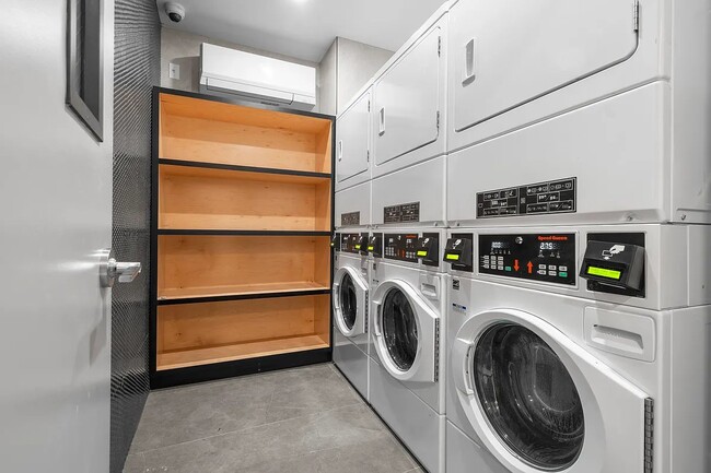 Photo - 77-63 Vleigh Pl